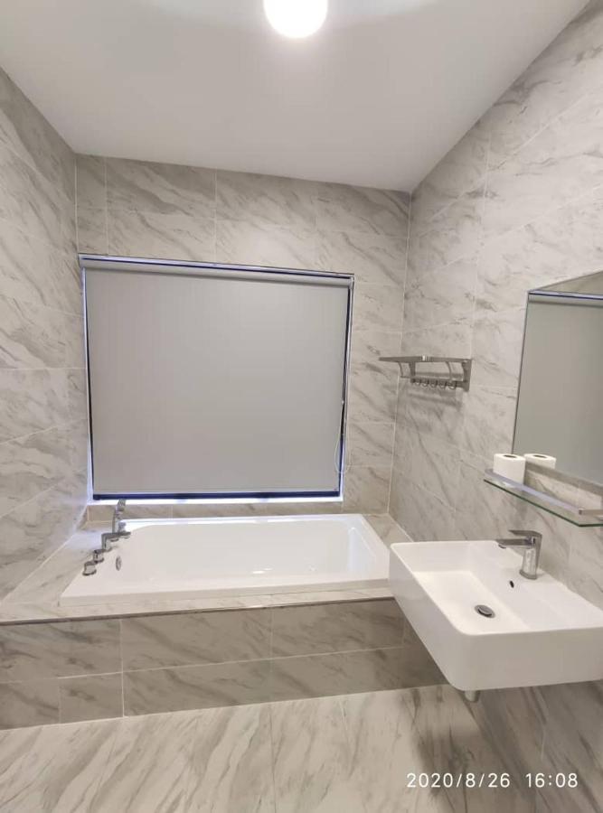 Malacca Homestay Shah Rizki At Imperio With Swimming Pool Muslim Friendly מראה חיצוני תמונה